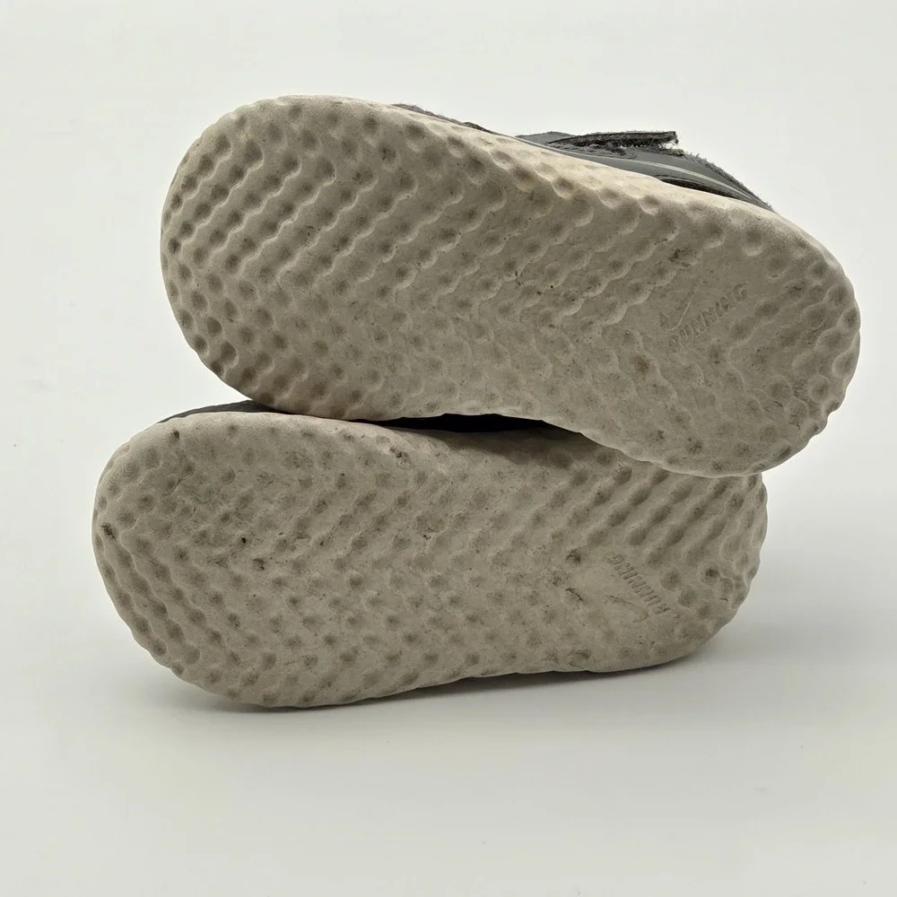 Toddlers Nike Revolution Shoes in light grey- size 6C